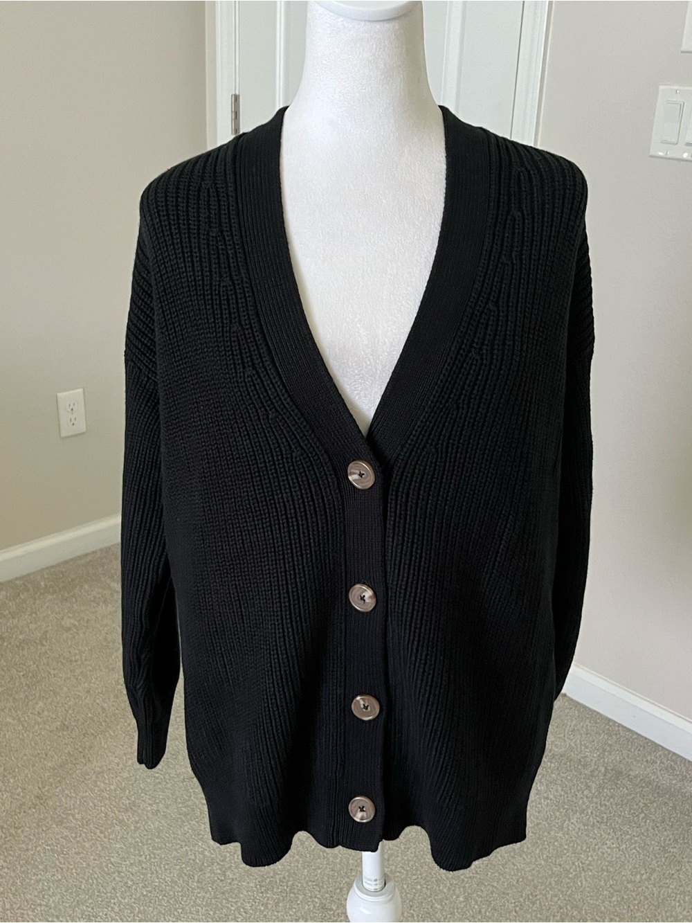 NWOT Quince Organic CottoBlack Oversize V-Neck Button Cardigan Sweater Size Smal